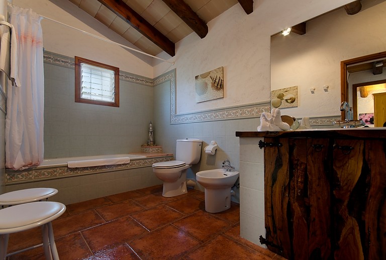 Badezimmer Badewanne Toilette Bidet Hocker Waschbecken Spiegel