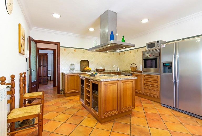 Küche Stuhl Tisch Backofen Kühlschrank