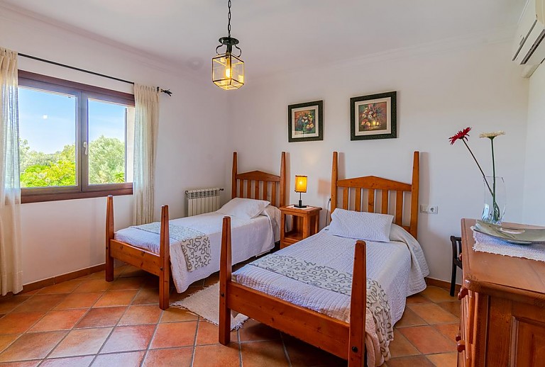Schlafzimmer Betten Bilder Fenster Schrank