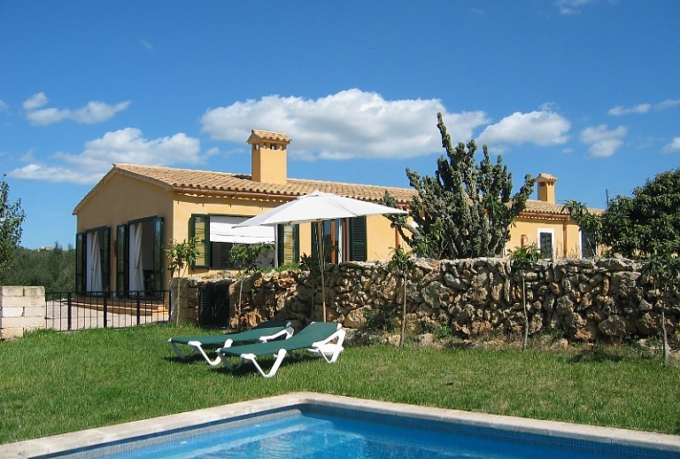 Pool Garten Himmel Bäume Finca 