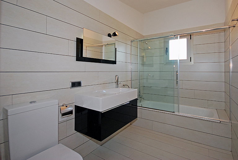 Badezimmer WC Dusche Fenster