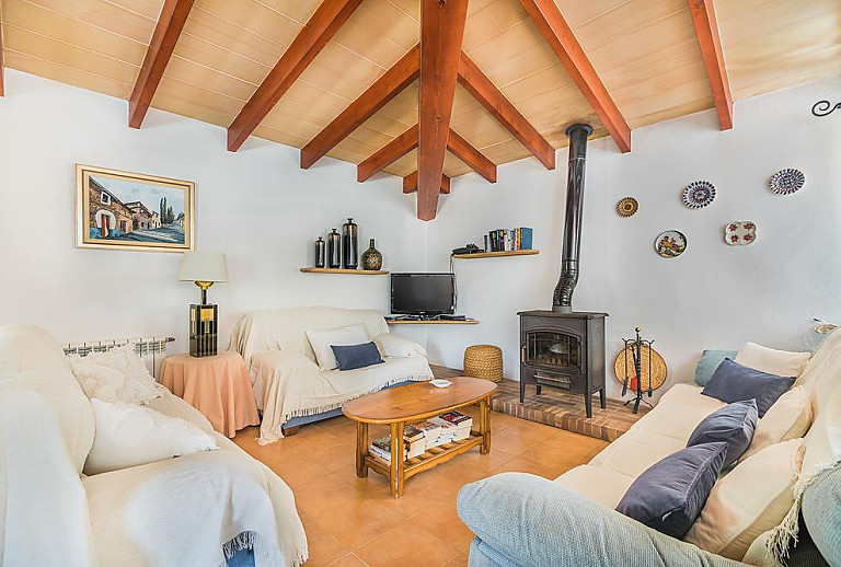 Essbereich und Sofaecke im Wohnzimmer