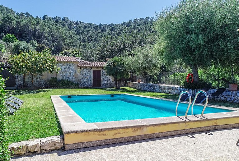 Finca mit Garten Pool und Rasen