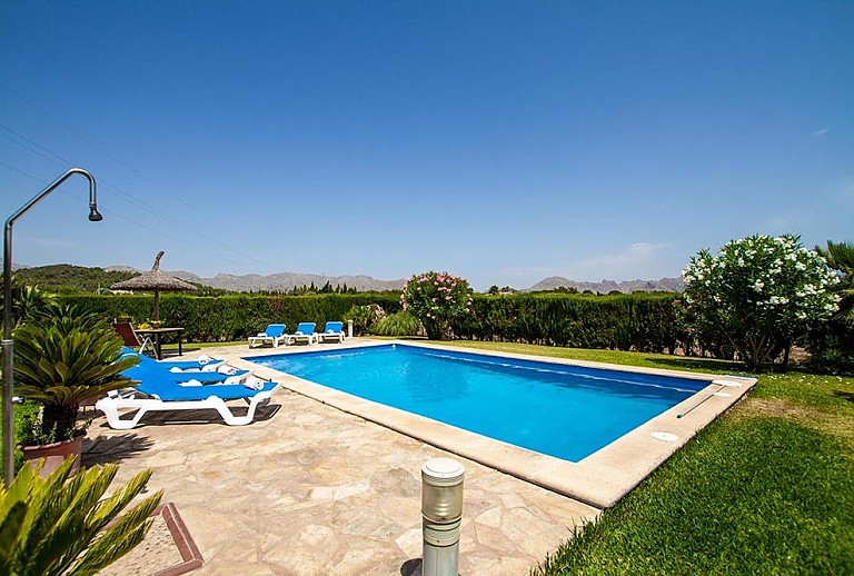 Außendusche am Pool vor der Finca
