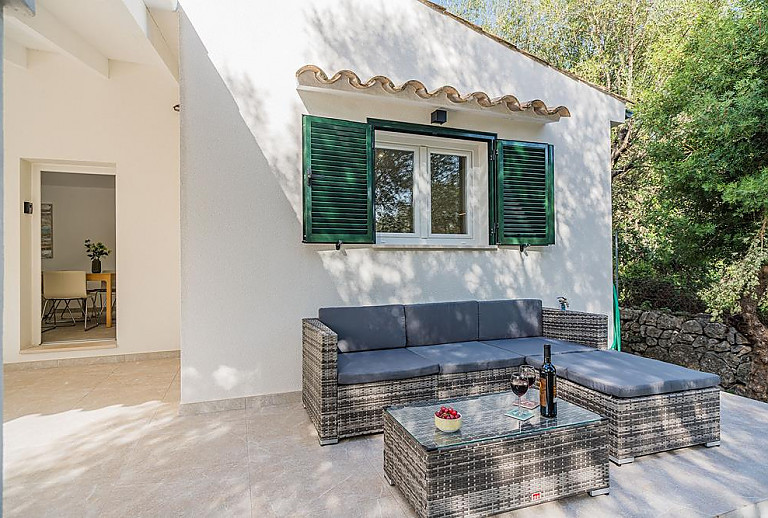 Sitzecke vor der Finca mit Terrasse