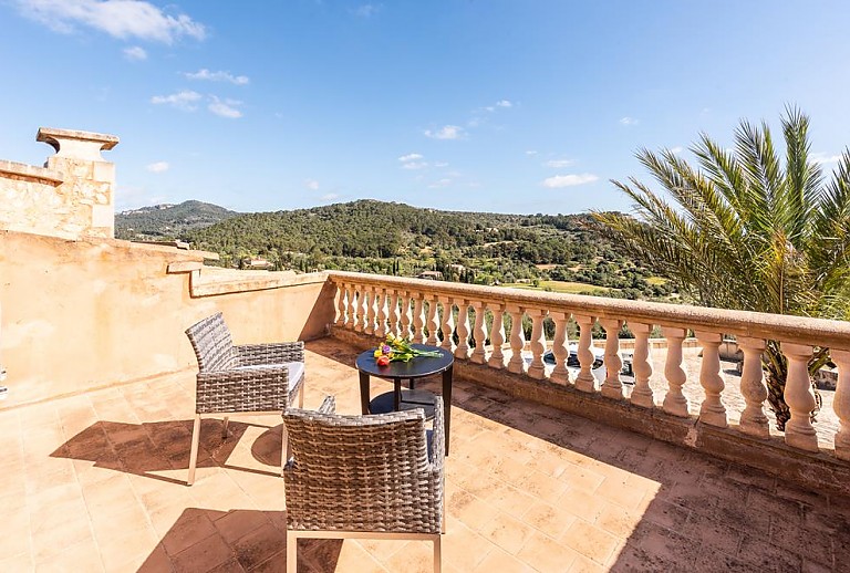 Terrasse mit Blick auf den Garten 