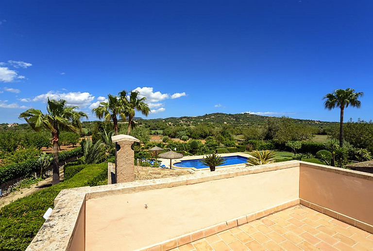 Terrasse mit Weitblick über die Landschaft