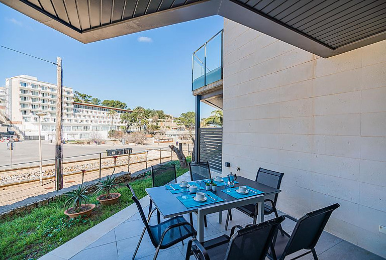 Terrasse am Strand mit Meerblick