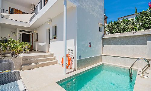 Ferienhaus mit Pool und Terrasse