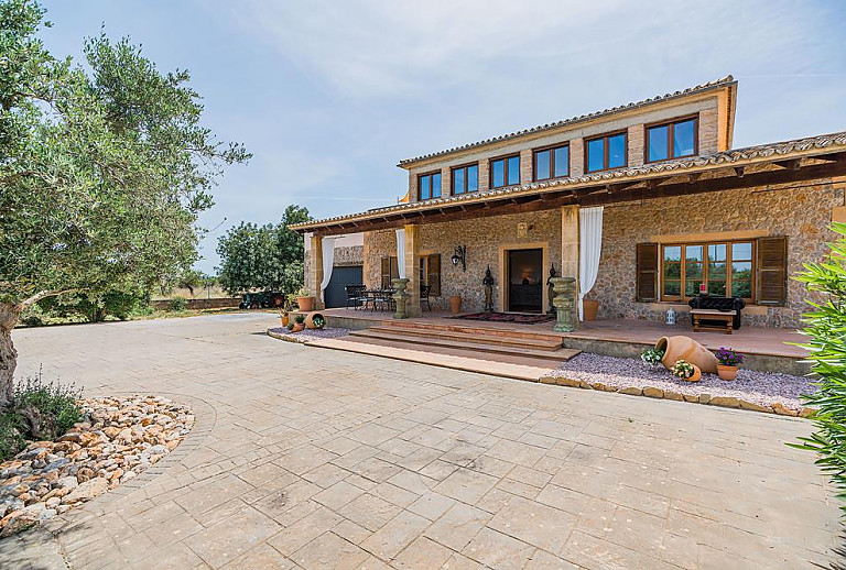 Ferienhaus mit Terrasse und Eingangsbereich