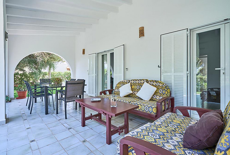 Couch auf der Terrasse