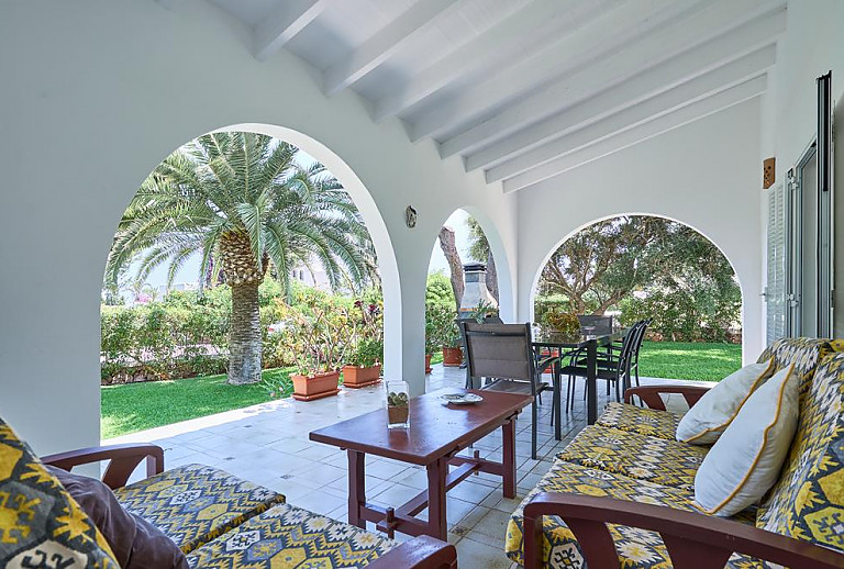 Terrasse mit Blick auf den Garten