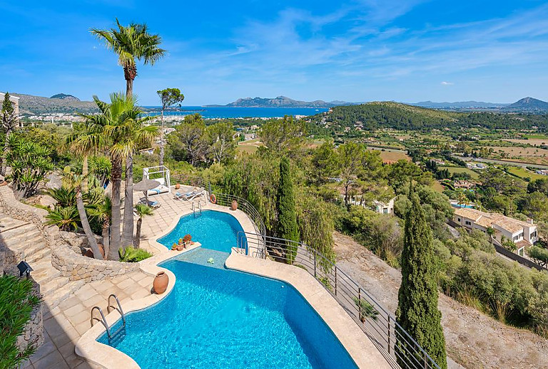 Meerblick von der Poolterrasse und Garten