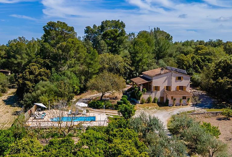 Grundstück mit Finca und Pool