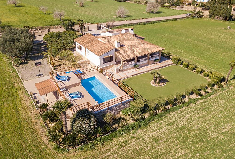 Finca mit Pool und Garten