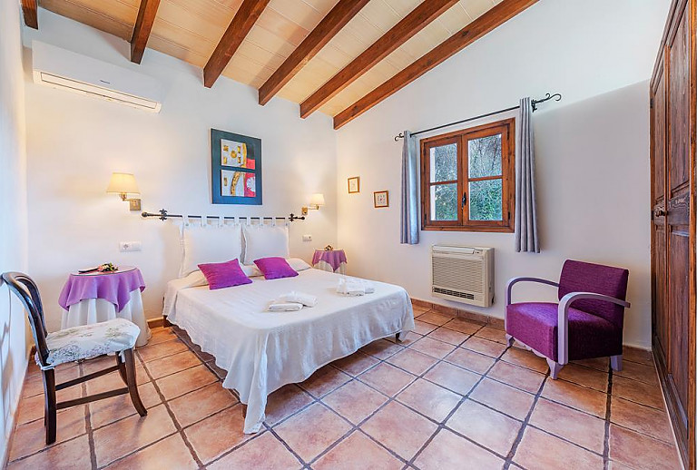 Schlafzimmer mit Doppelbett Klimaanlage