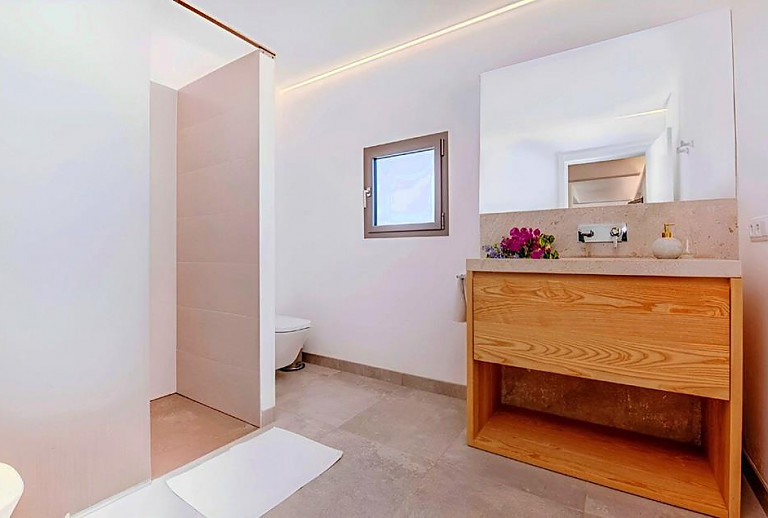Bad mit WC und Dusche