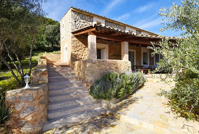 Treppen zum Eingangsbereich der Finca