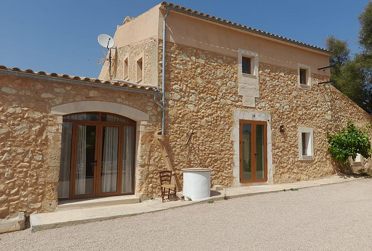 Ferienhaus aus Natursteinen