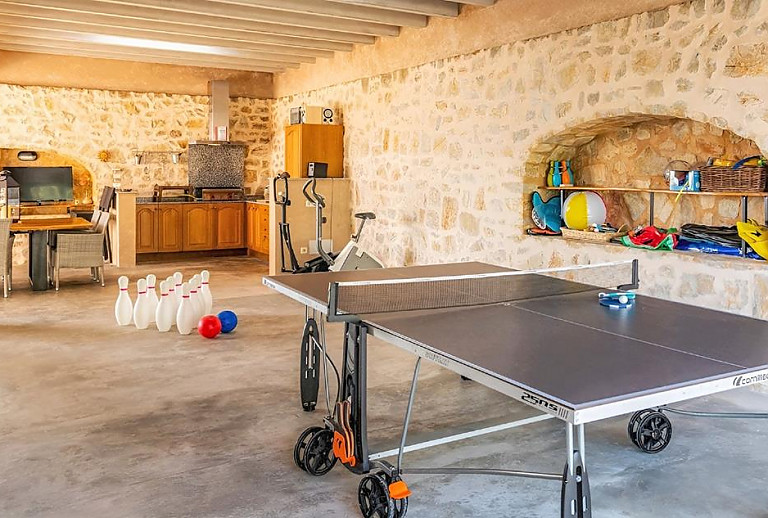 Tischtennisplatte in der Sommerküche 
