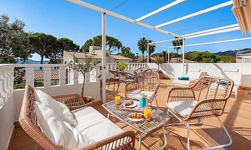 Ferienhaus mit Terrasse und Meerblick