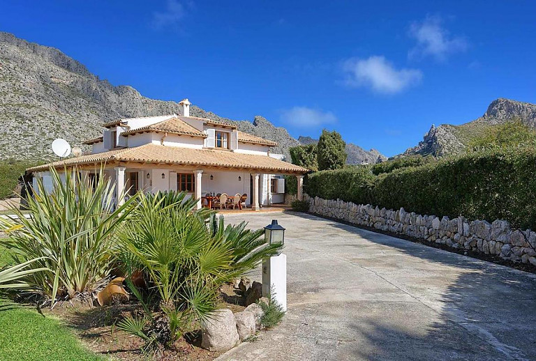 Finca mit Garten und Terrasse
