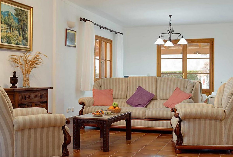Wohnzimmer mit Sesseln und Couch