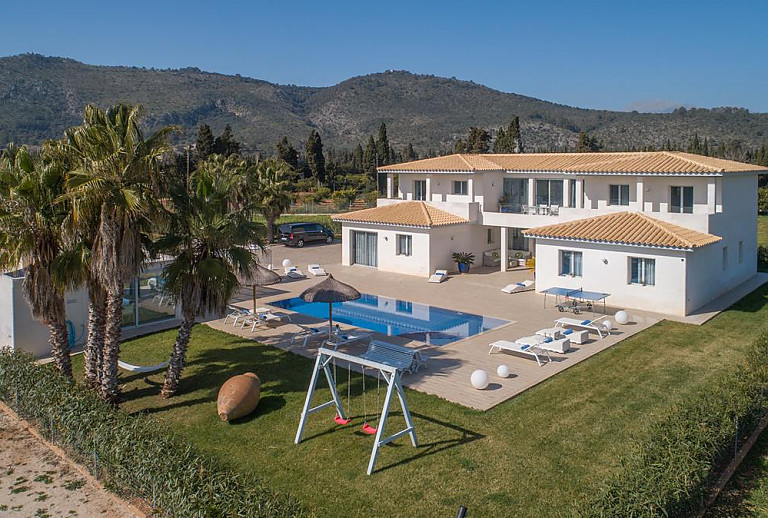 Finca mit Pool und großem Außenbereich