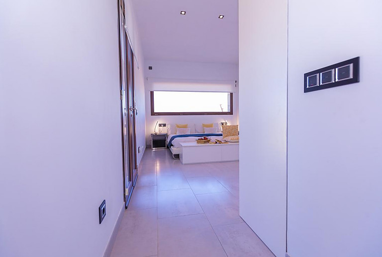 Eingang zum Schlafzimmer mit Doppelbett