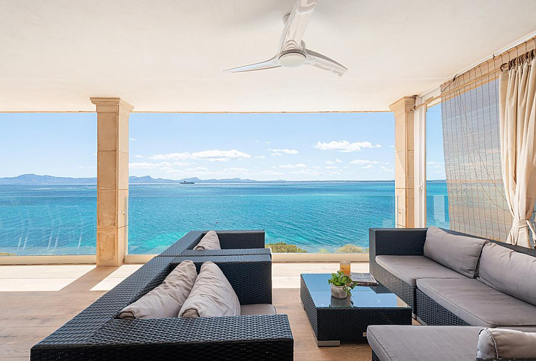 Loungemöbel auf der Terrasse