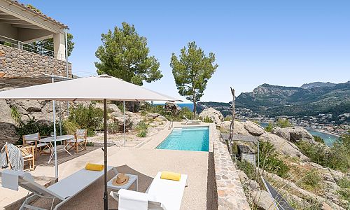 Poolterrasse mit Meerblick