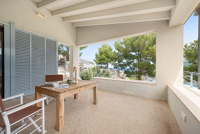 Terrasse mit Vordach und Meerblick