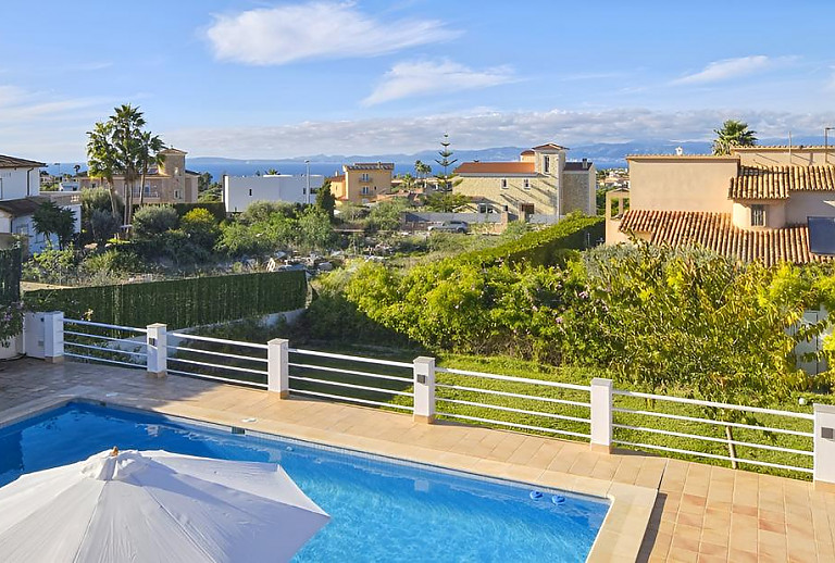 Weitblick vom Ferienhaus bis zum Meer