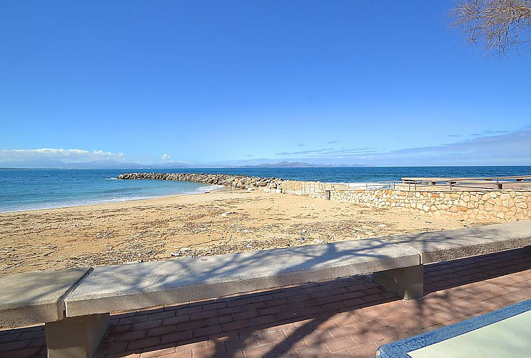 Blick auf den umliegenden Strand