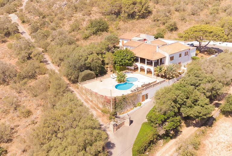 Luftaufnahme des Grundstücks und der Finca