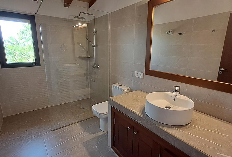 Bad mit Dusche und WC