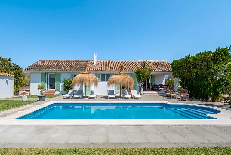 Finca mit Poolbereich im Garten