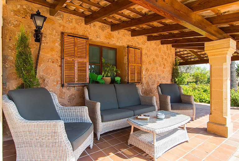 Terrasse Tisch Stühle Landhaus