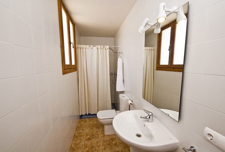 Dusche Waschbecken Fenster Spiegel